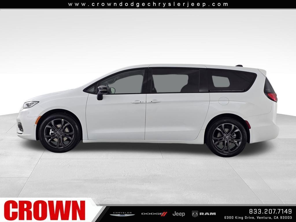 new 2026 Chrysler Pacifica car, priced at $39,290