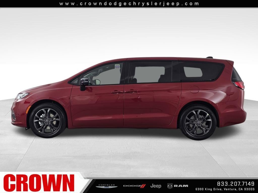 new 2026 Chrysler Pacifica car, priced at $39,785