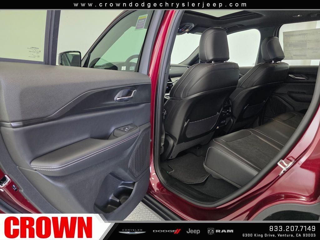 new 2025 Jeep Grand Cherokee car, priced at $42,570