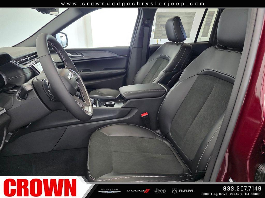 new 2025 Jeep Grand Cherokee car, priced at $42,570