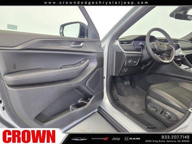 new 2025 Jeep Grand Cherokee car, priced at $38,810