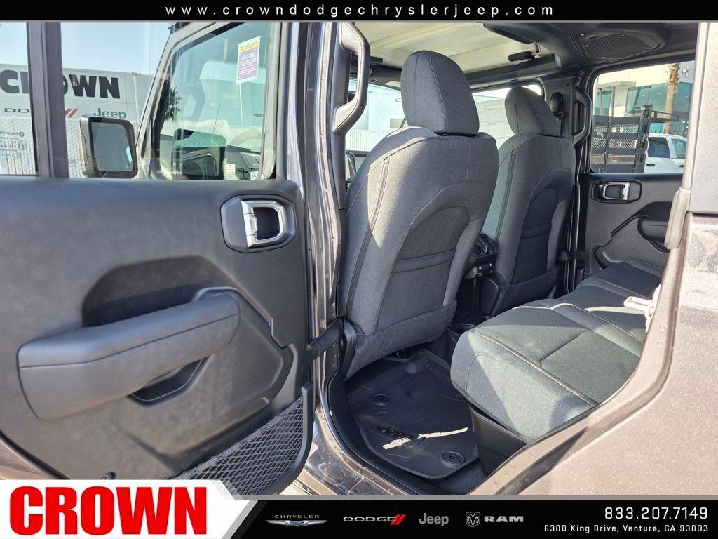 new 2025 Jeep Gladiator car, priced at $41,792