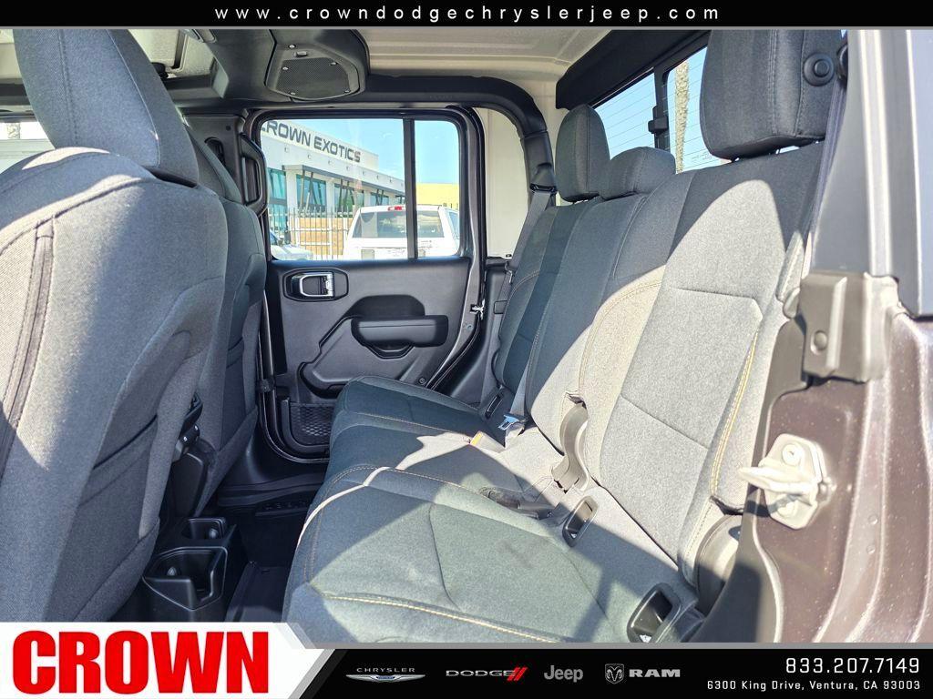 new 2025 Jeep Gladiator car, priced at $41,792