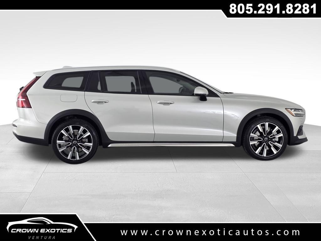 used 2020 Volvo V60 Cross Country car, priced at $25,900