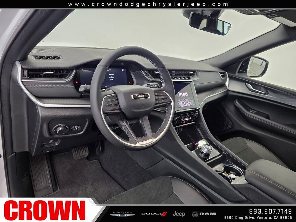 new 2025 Jeep Grand Cherokee car, priced at $42,046