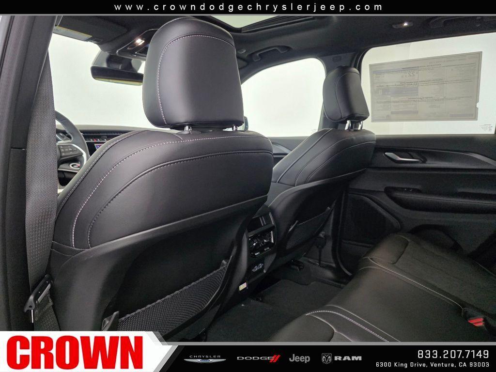 new 2025 Jeep Grand Cherokee car, priced at $42,046