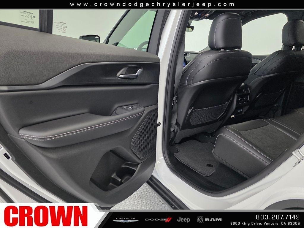 new 2025 Jeep Grand Cherokee car, priced at $42,046