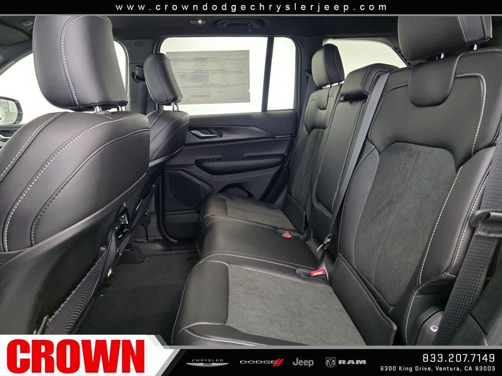 new 2025 Jeep Grand Cherokee car, priced at $42,046