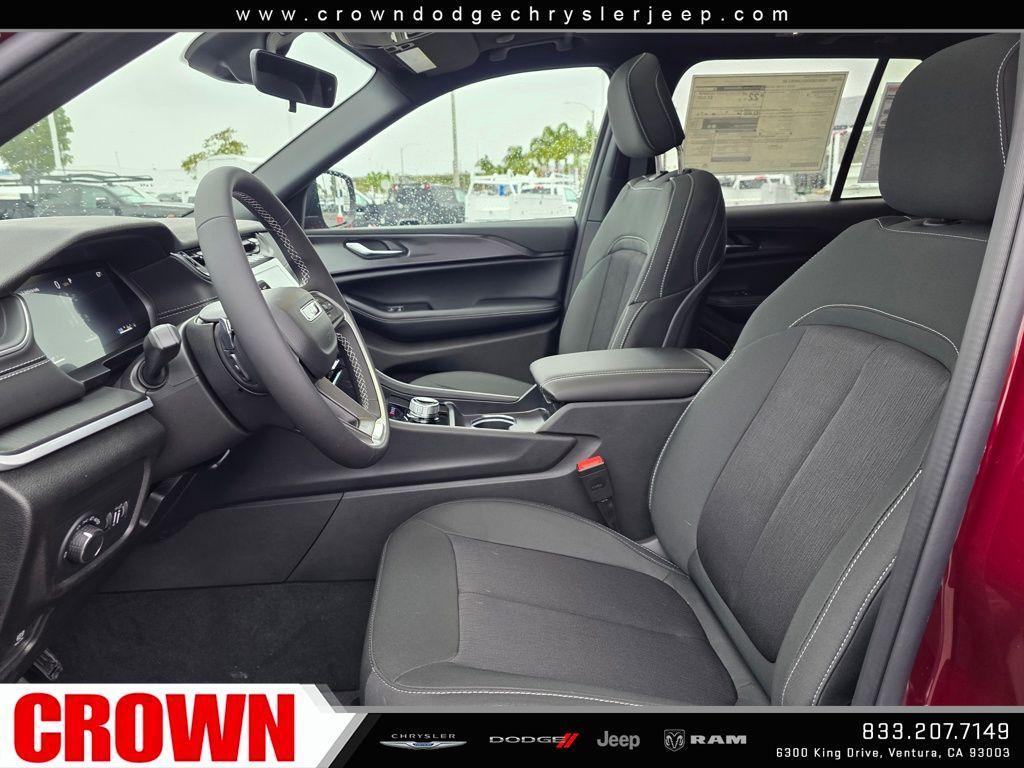 new 2025 Jeep Grand Cherokee car, priced at $32,808