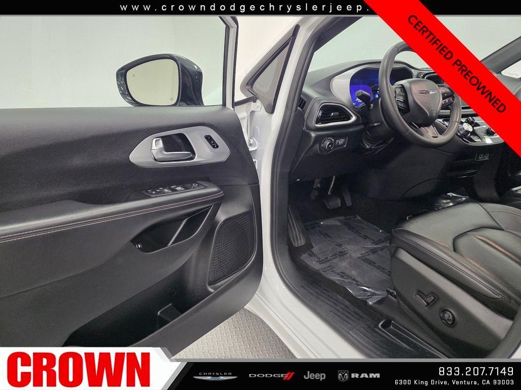 used 2024 Chrysler Pacifica Hybrid car, priced at $33,991