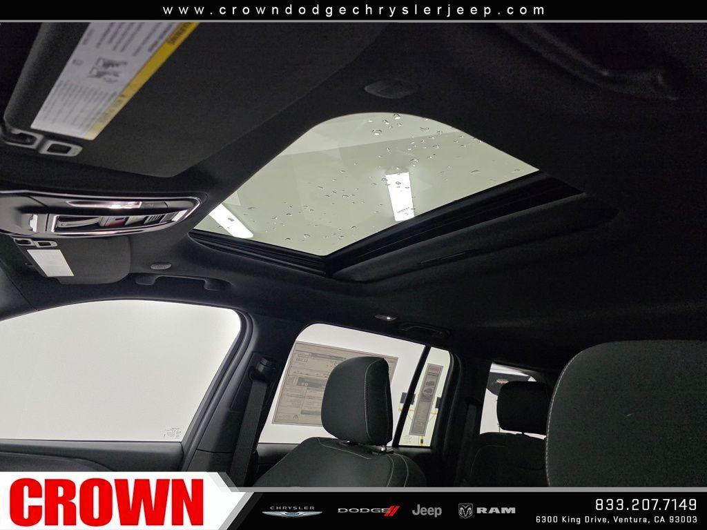 new 2025 Jeep Grand Cherokee car, priced at $32,280