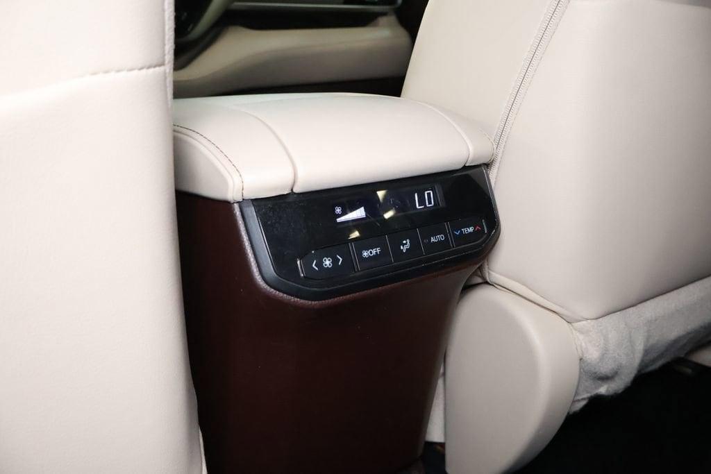 used 2021 Toyota Highlander car, priced at $30,998