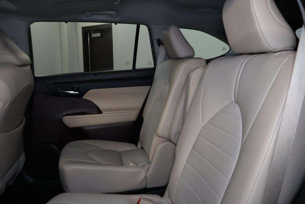 used 2021 Toyota Highlander car, priced at $30,998