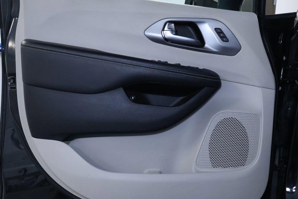 used 2023 Chrysler Pacifica Hybrid car, priced at $24,399