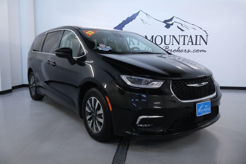 used 2023 Chrysler Pacifica Hybrid car, priced at $24,399