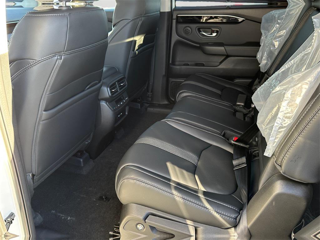 new 2025 Honda Pilot car, priced at $47,895