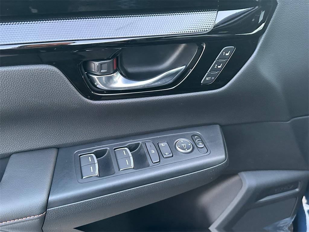 new 2026 Honda CR-V Hybrid car, priced at $43,700