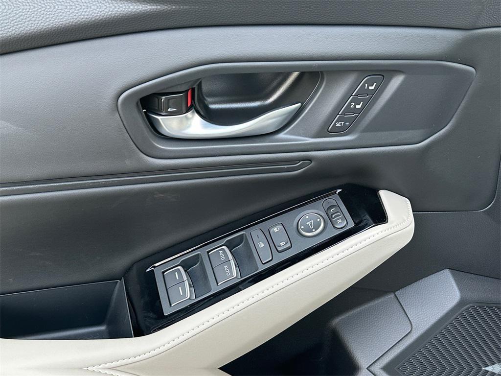 new 2025 Honda Accord Hybrid car, priced at $38,097