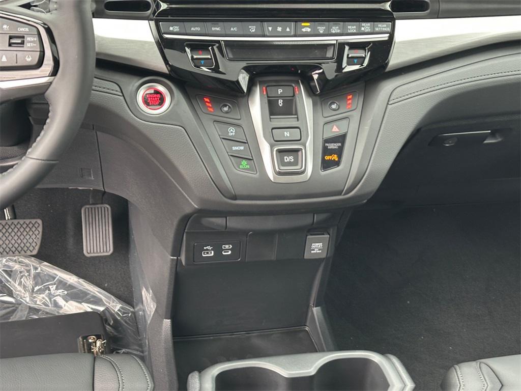 new 2026 Honda Odyssey car, priced at $44,290
