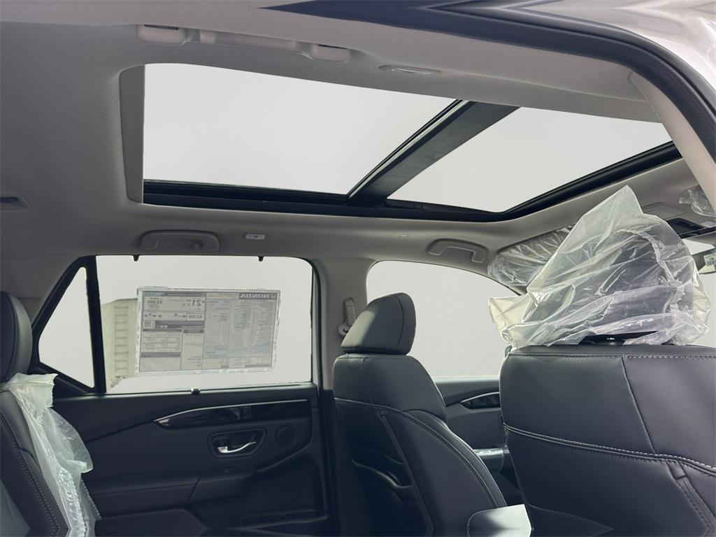 new 2025 Honda Pilot car, priced at $46,755