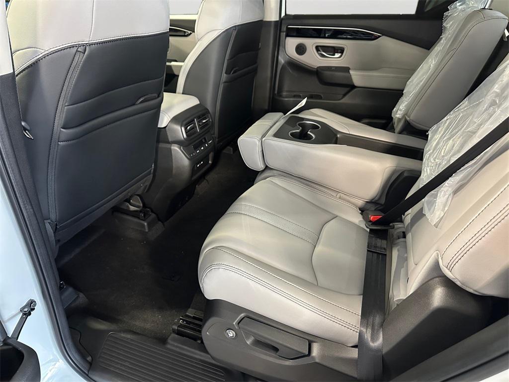 new 2025 Honda Pilot car, priced at $48,305