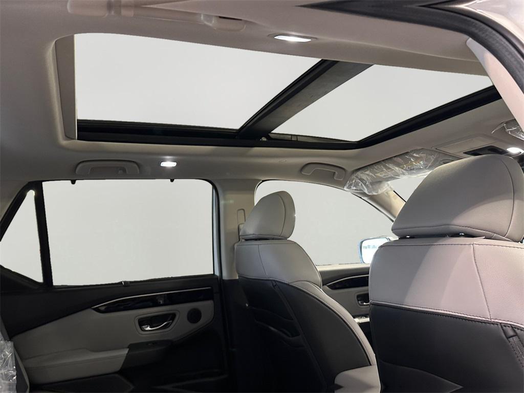 new 2025 Honda Pilot car, priced at $48,305