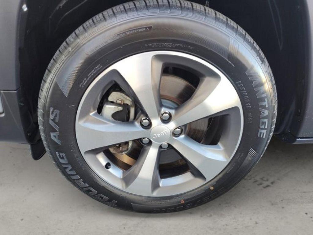 used 2021 Jeep Cherokee car, priced at $25,495