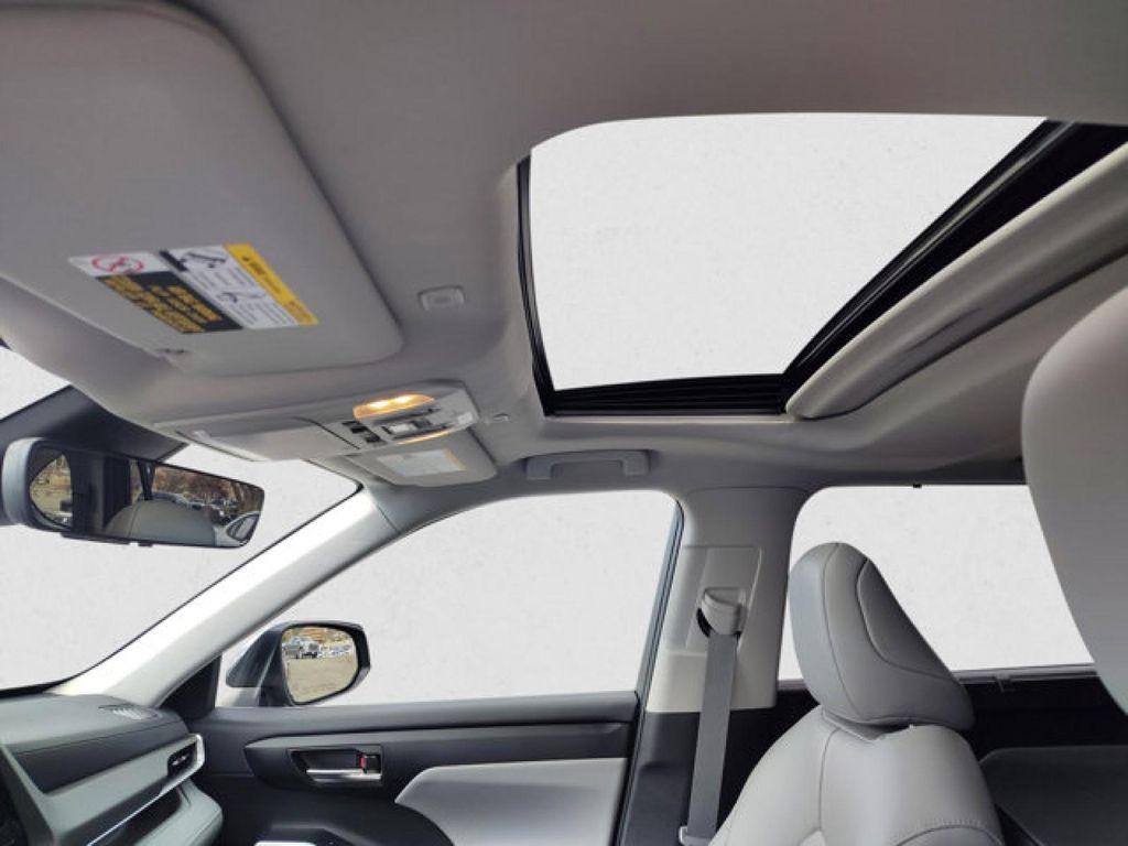 used 2023 Toyota Highlander car, priced at $43,495