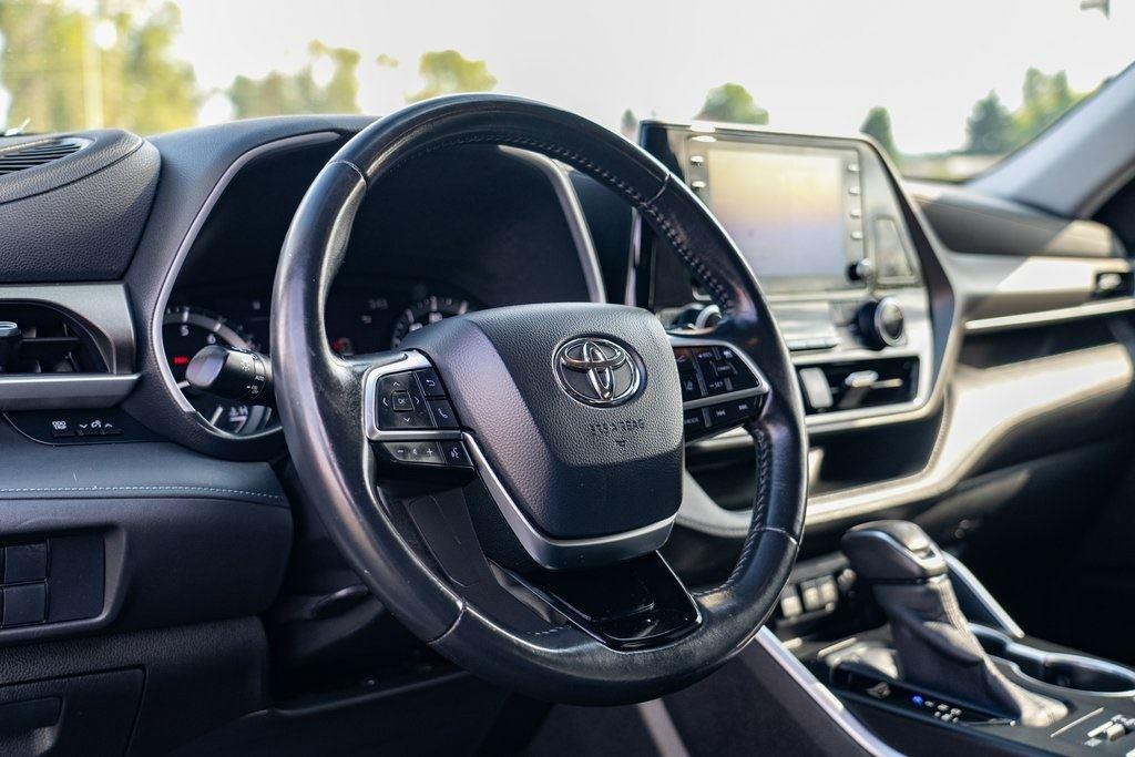 used 2020 Toyota Highlander car, priced at $30,497