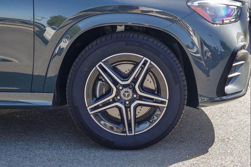 new 2025 Mercedes-Benz GLE 450 car, priced at $95,765