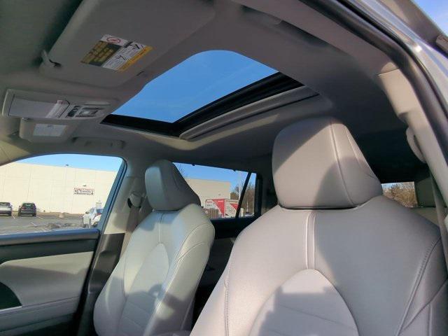 used 2023 Toyota Highlander car, priced at $37,500