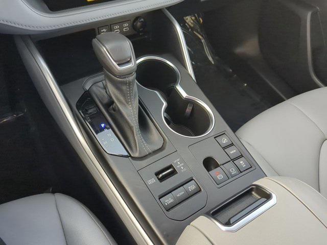 used 2023 Toyota Highlander car, priced at $37,500