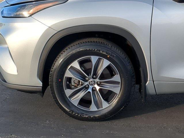 used 2023 Toyota Highlander car, priced at $37,500