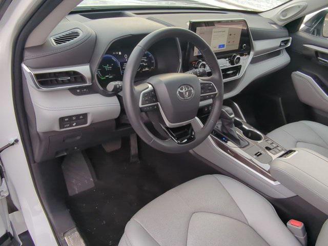 used 2025 Toyota Highlander Hybrid car, priced at $54,900