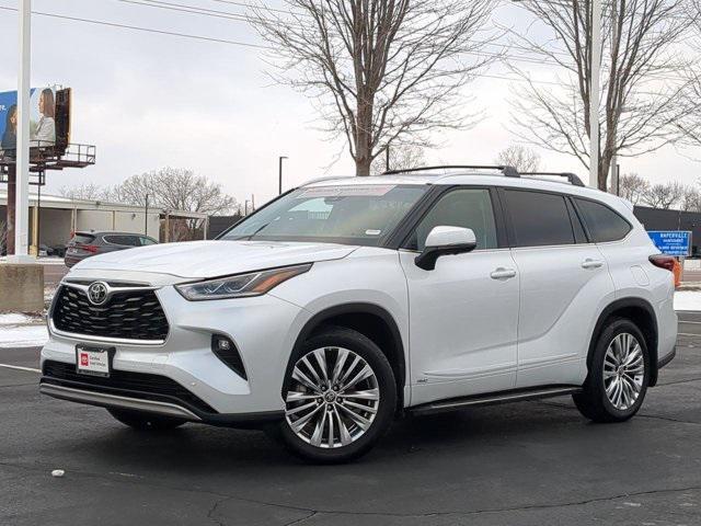 used 2025 Toyota Highlander Hybrid car, priced at $54,900