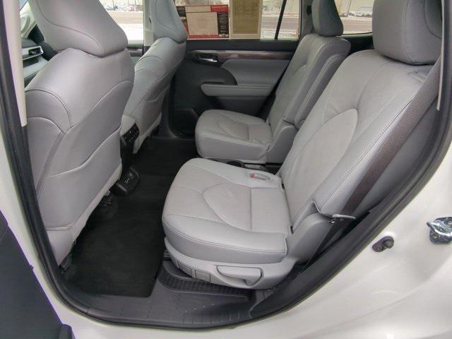 used 2025 Toyota Highlander Hybrid car, priced at $54,900