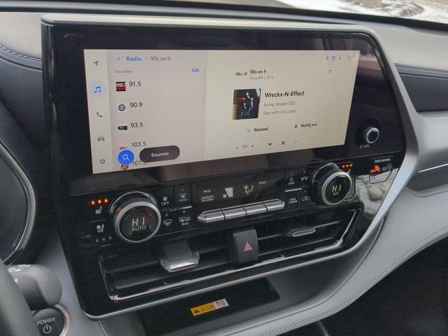 used 2025 Toyota Highlander Hybrid car, priced at $54,900