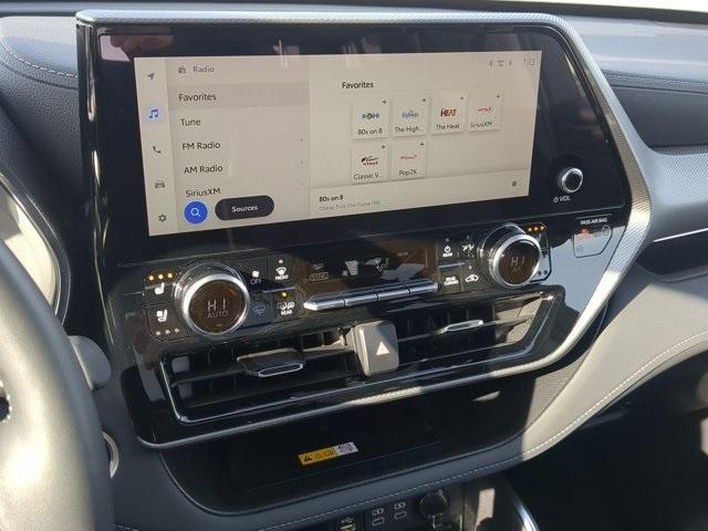 used 2025 Toyota Highlander car, priced at $51,900