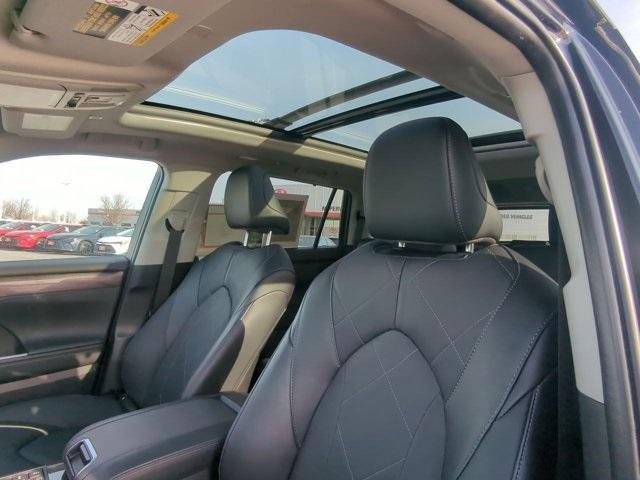 used 2025 Toyota Highlander car, priced at $51,900