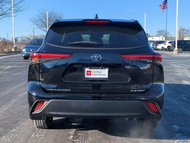used 2022 Toyota Highlander car, priced at $31,933