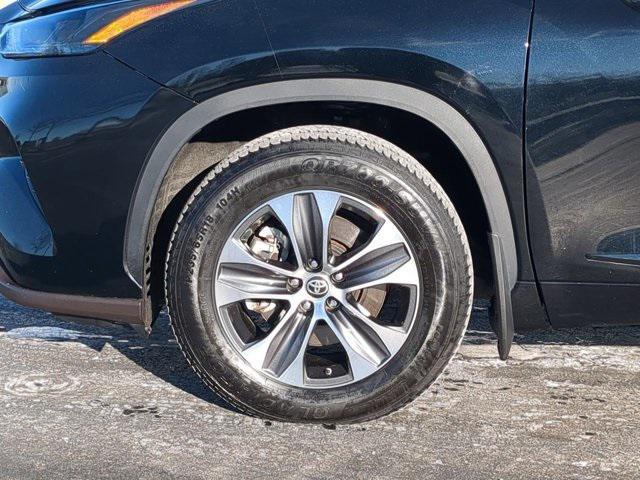 used 2022 Toyota Highlander car, priced at $31,933