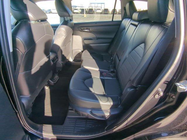 used 2022 Toyota Highlander car, priced at $31,933