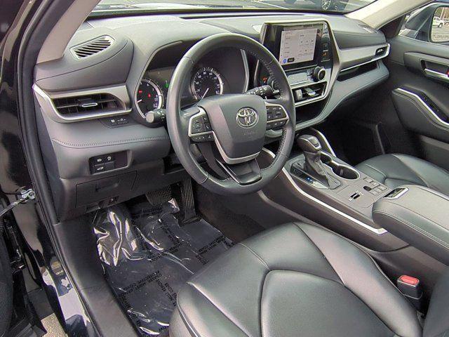 used 2024 Toyota Highlander car, priced at $39,900