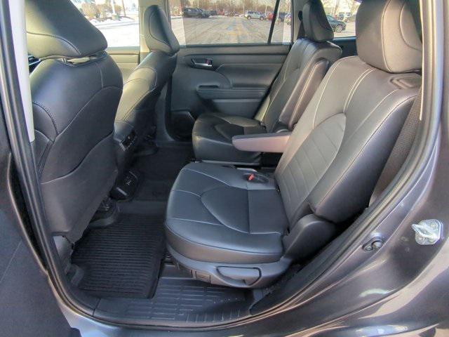 used 2024 Toyota Highlander car, priced at $41,870