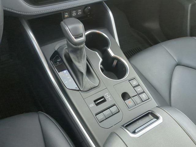used 2024 Toyota Highlander car, priced at $41,870