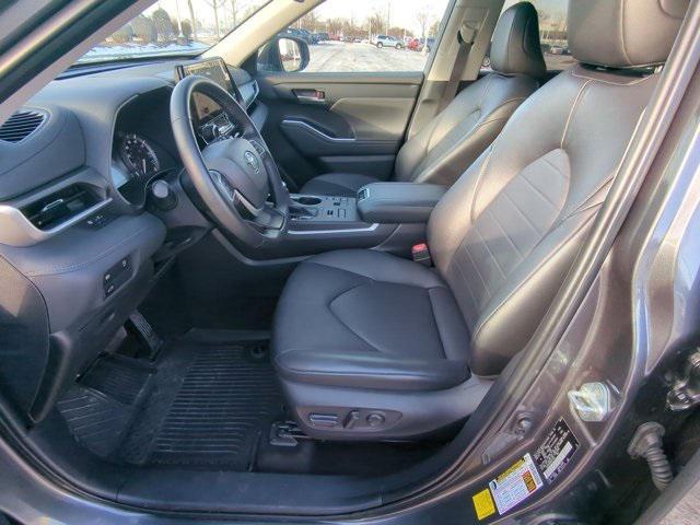 used 2024 Toyota Highlander car, priced at $41,870