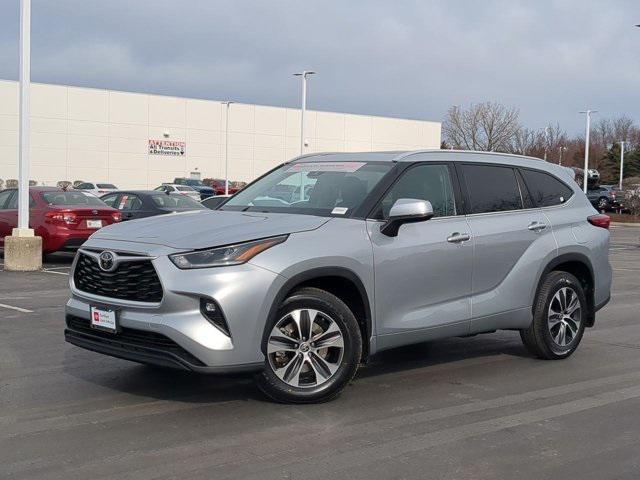 used 2021 Toyota Highlander car, priced at $34,500