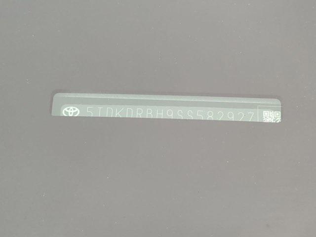 used 2025 Toyota Highlander car, priced at $50,900