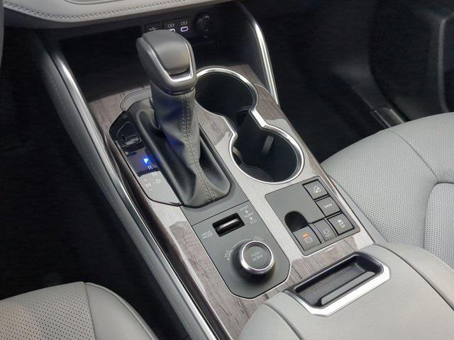 used 2025 Toyota Highlander car, priced at $50,900