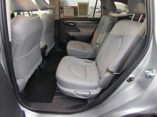 used 2025 Toyota Highlander car, priced at $50,900
